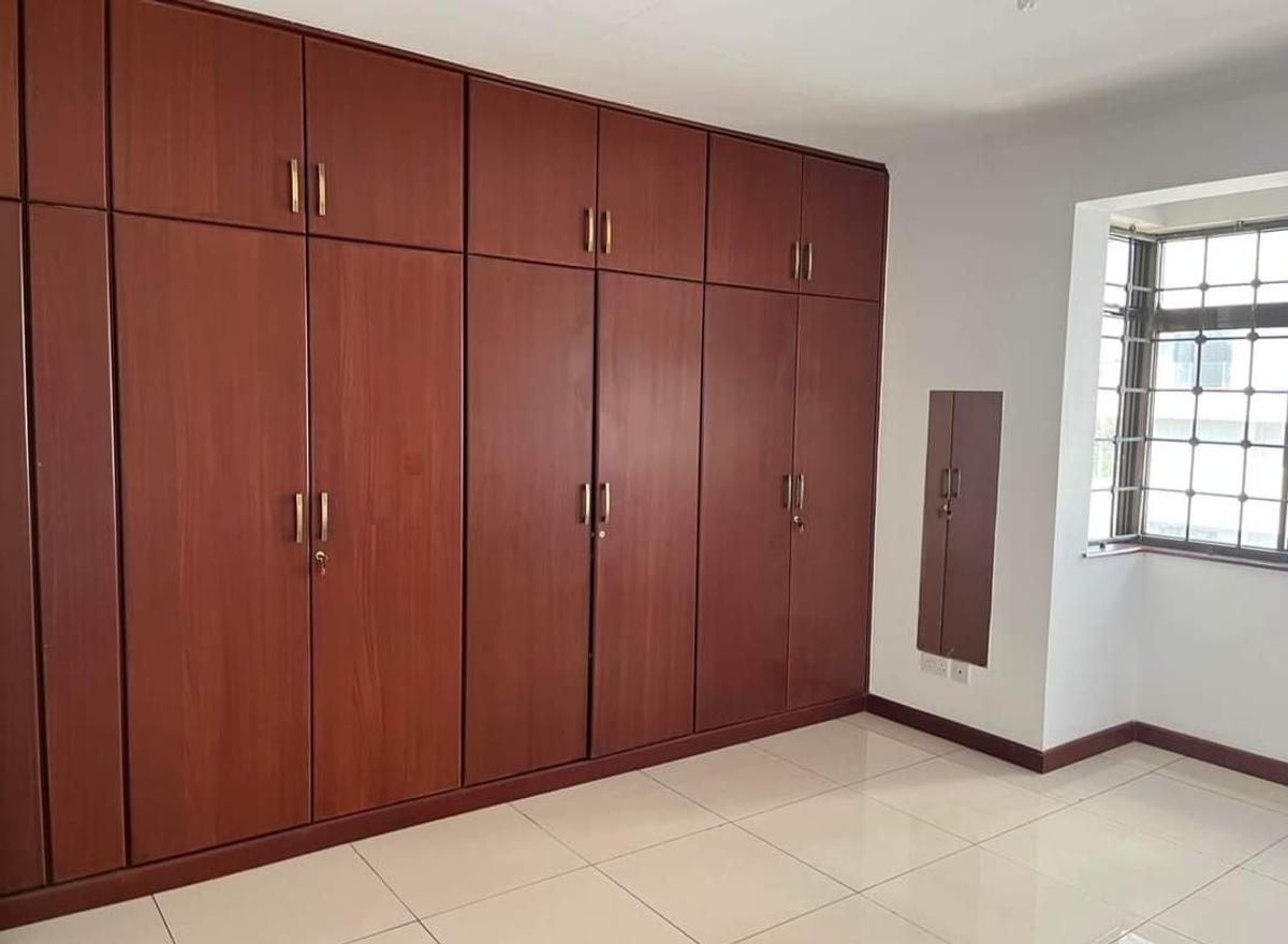 4 Bed Apartment with En Suite in Parklands - 4