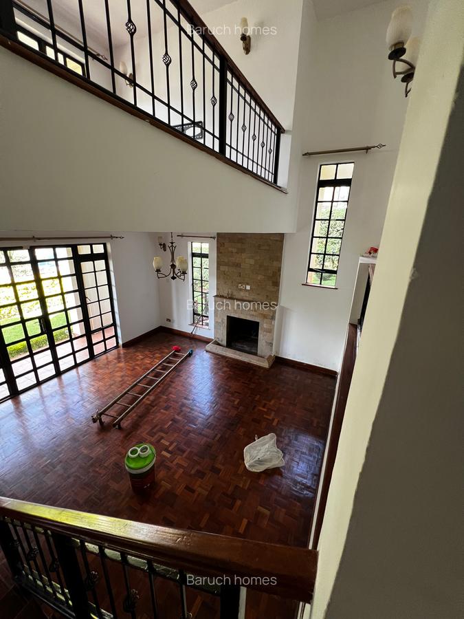 4 Bed Villa with En Suite in Redhill - 9