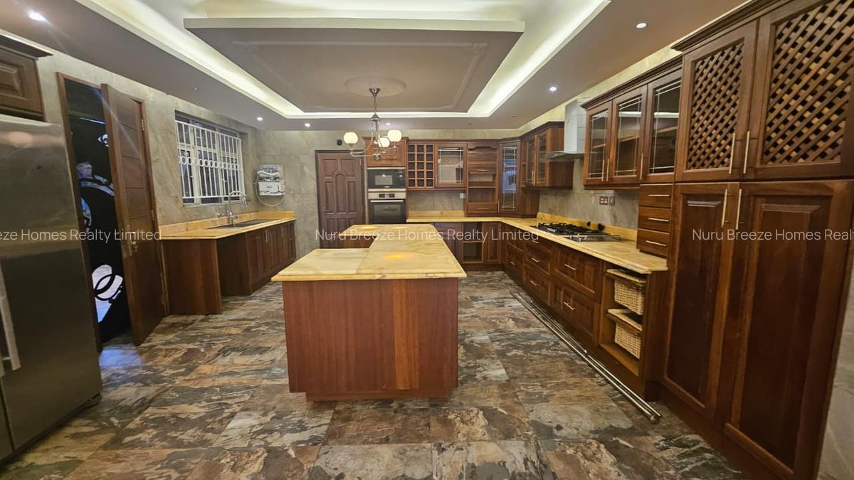 4 Bed House with En Suite in Runda - 18