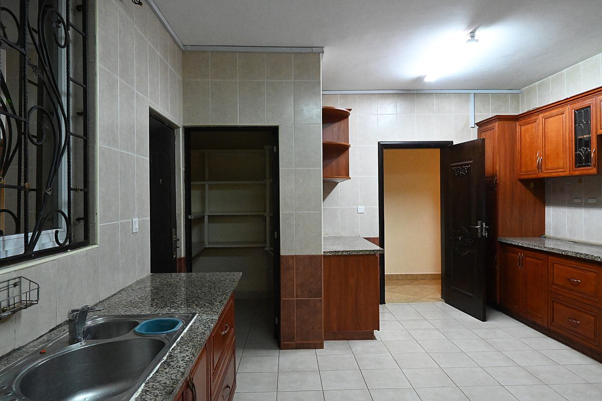 5 Bed Townhouse with En Suite in Lavington - 8