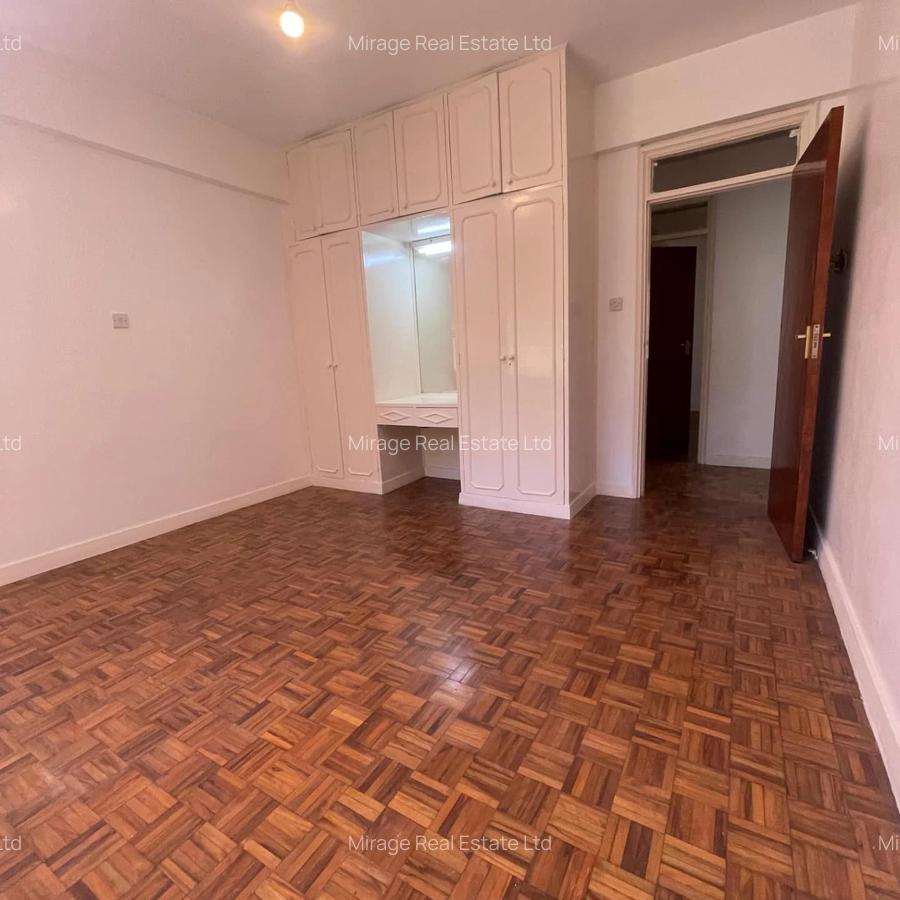 4 Bed Apartment with Parking in Riverside - 10