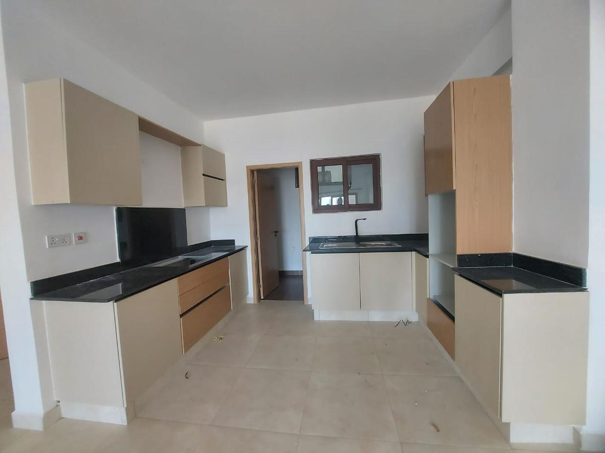 3 Bed Apartment with En Suite at Parklands - 2