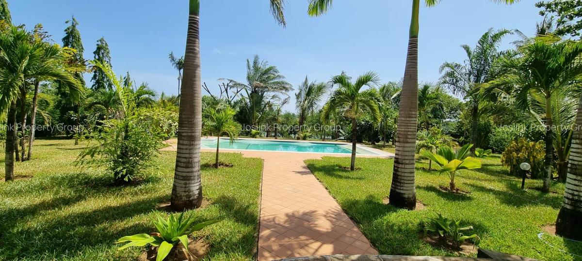 Serviced 4 Bed Apartment with En Suite in Nyali Area - 7