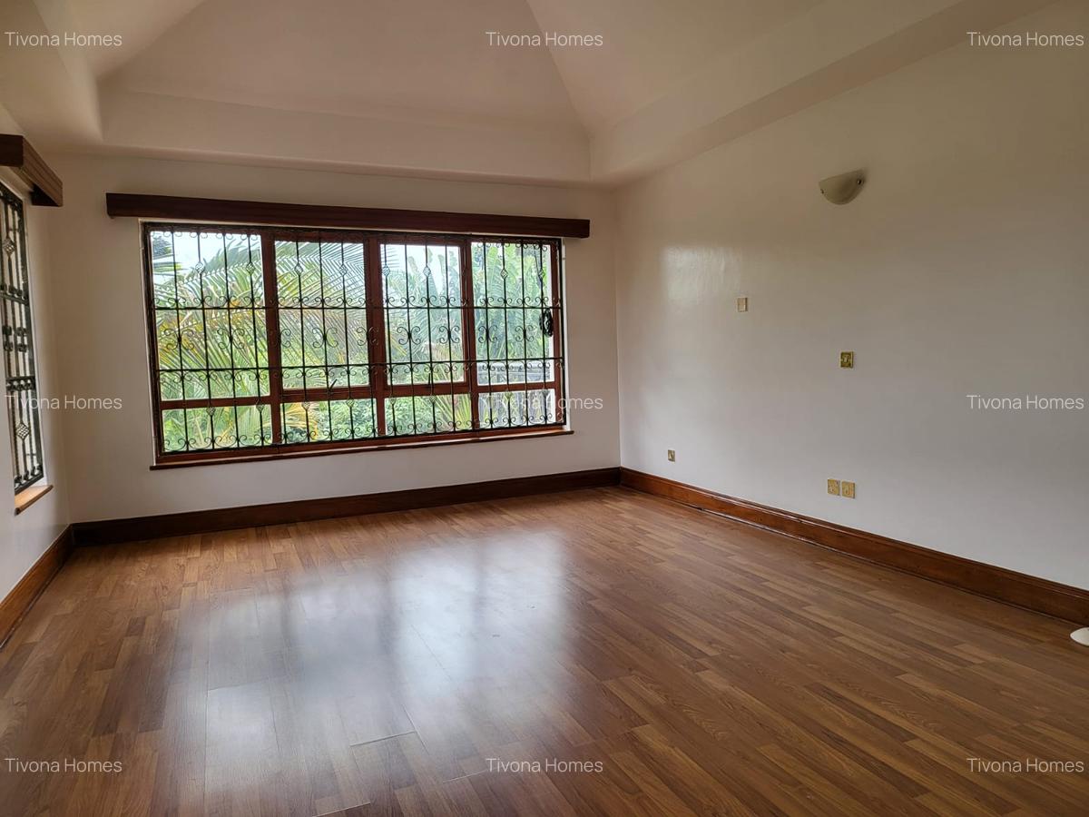 5 Bed Townhouse with Swimming Pool in Runda - 8