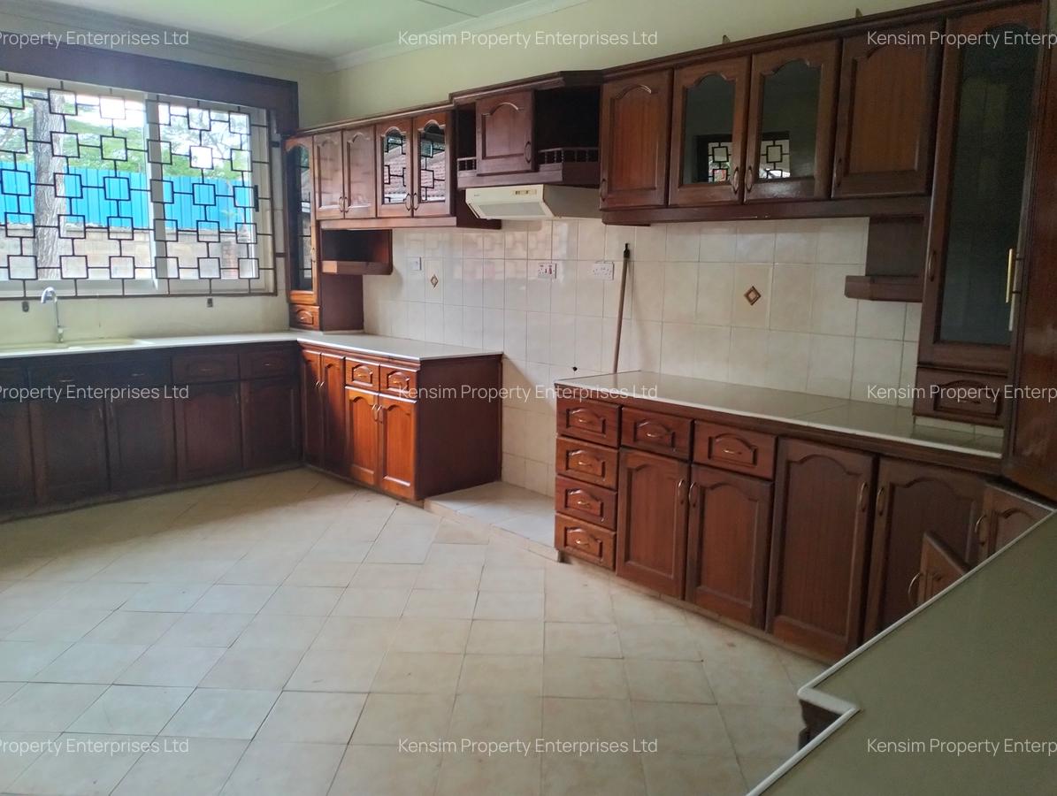 5 Bed Townhouse with En Suite in Lavington - 6