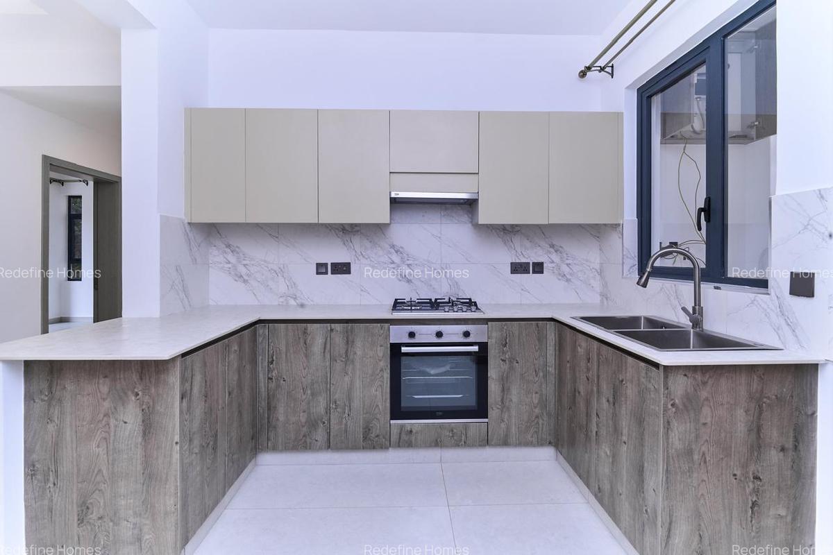2 Bed Apartment with Gym in Brookside - 10