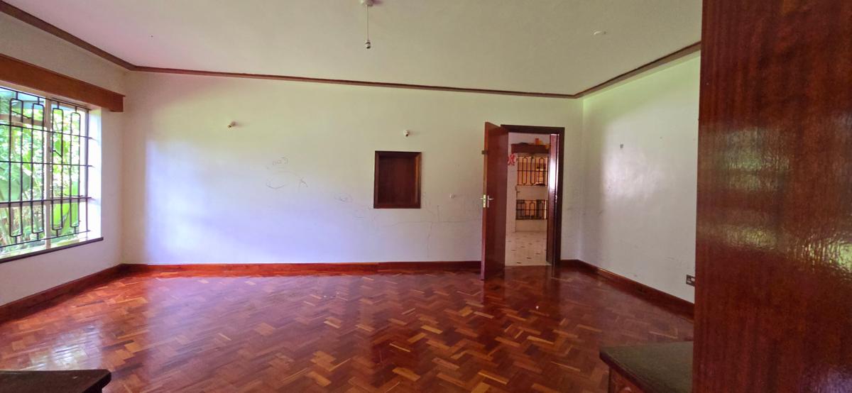 5 Bed House with En Suite at Mimosa Drive - 8