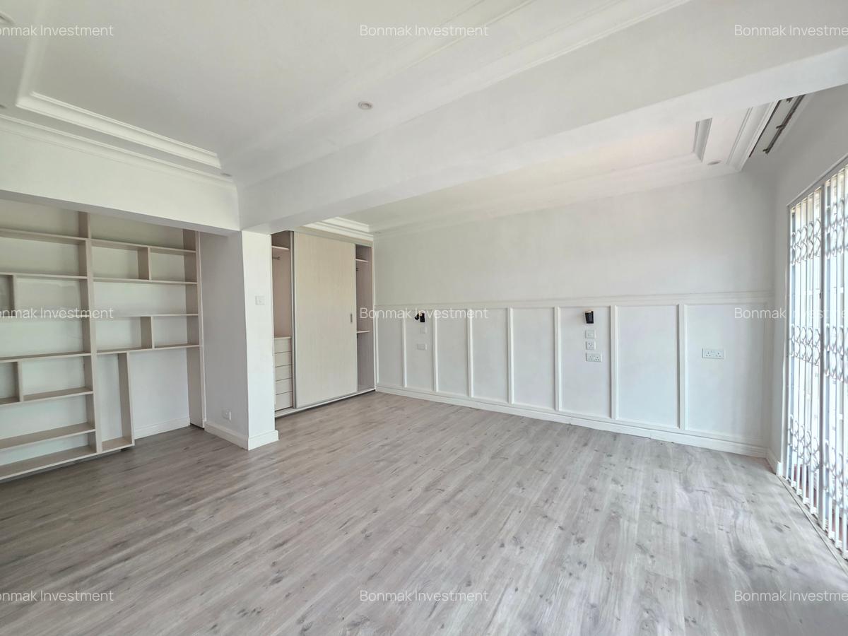 4 Bed House with En Suite at Lavington Green - 15