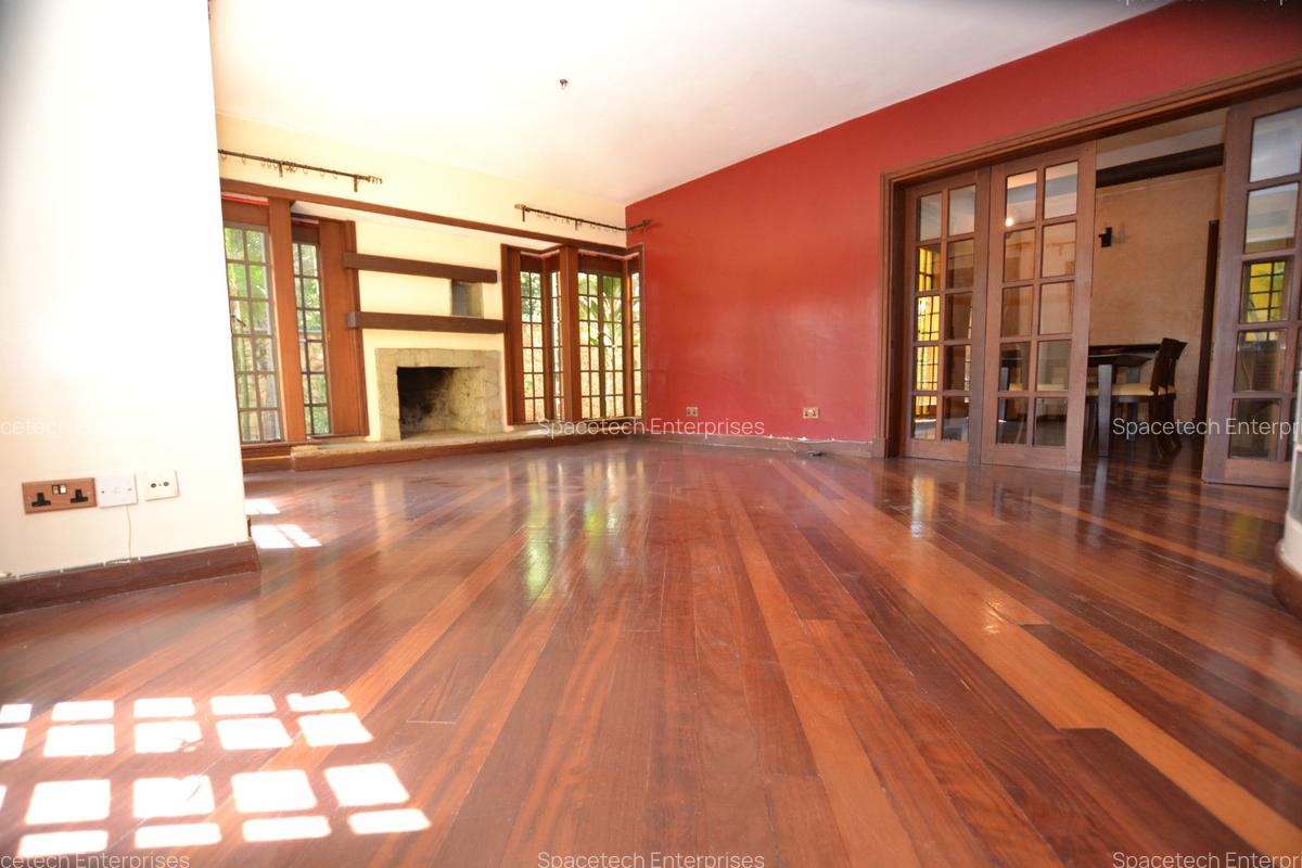 5 Bed House with En Suite in Runda - 10