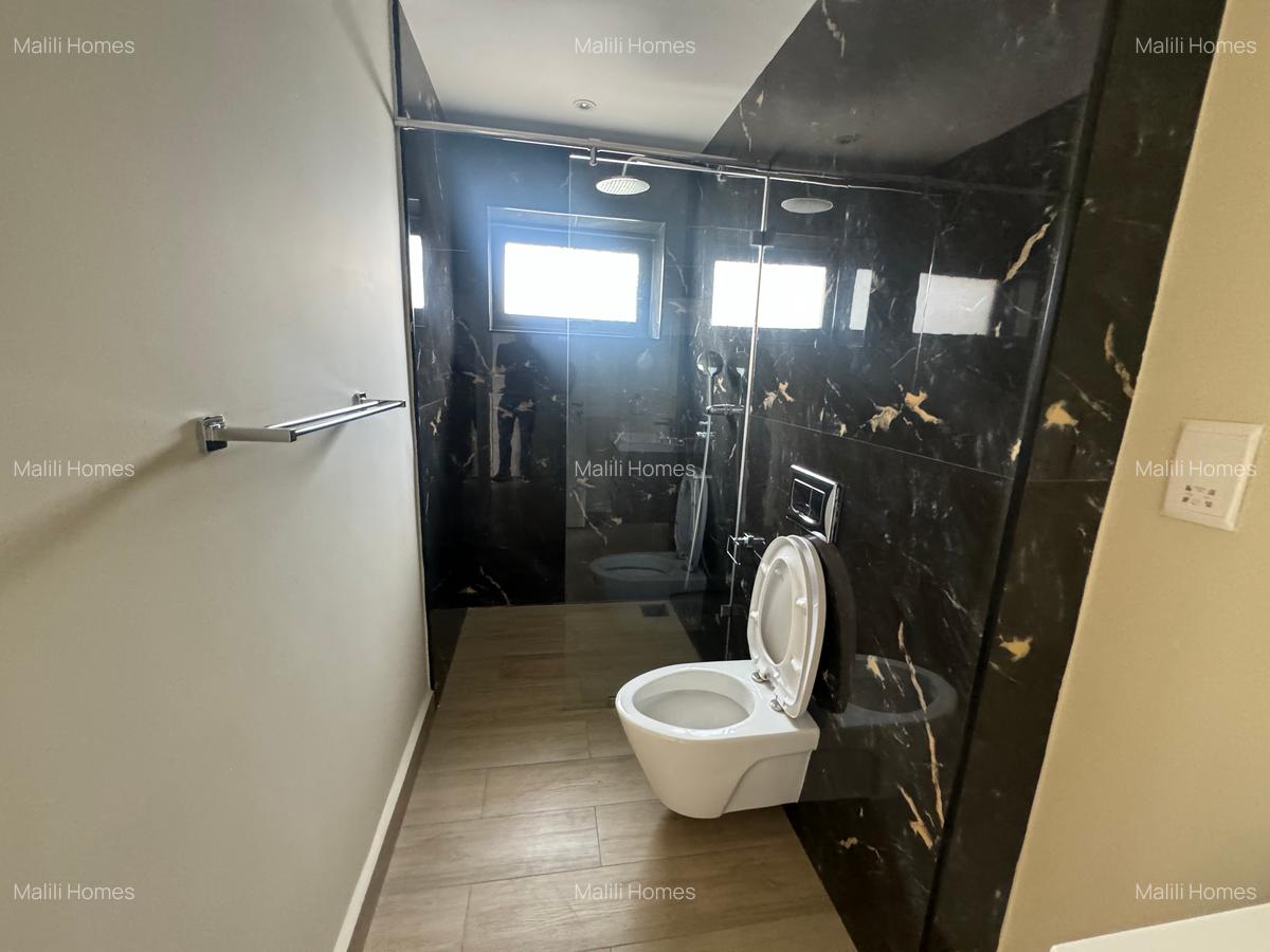 2 Bed Apartment in Riverside - 5