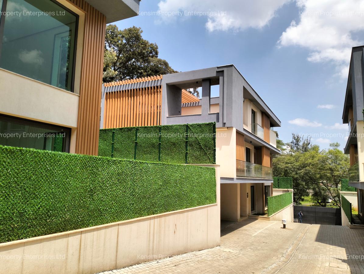 5 Bed Townhouse with En Suite in Lavington - 1