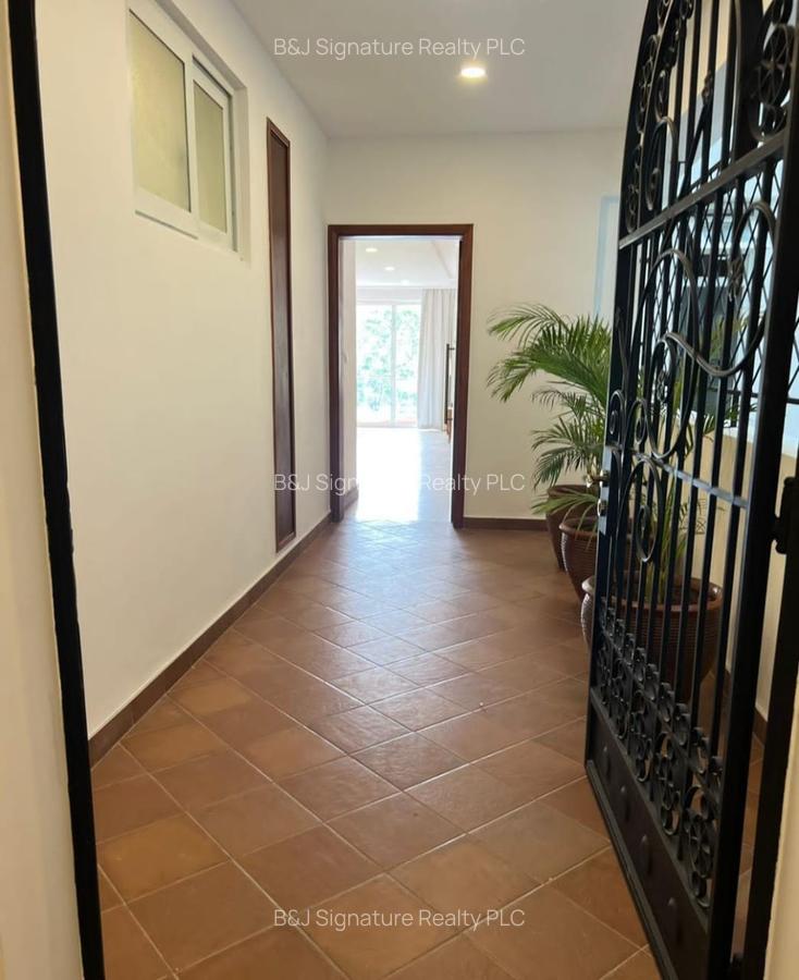 3 Bed Apartment with En Suite in Westlands Area - 16