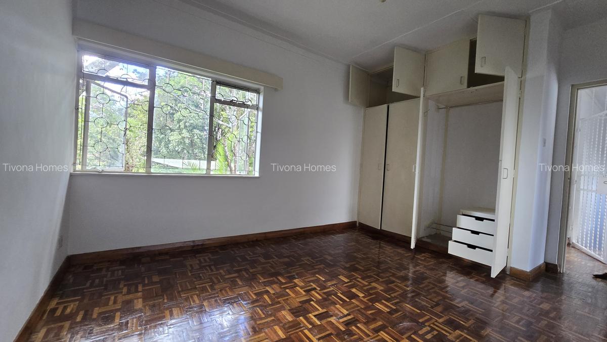 4 Bed House with En Suite in Lavington - 4