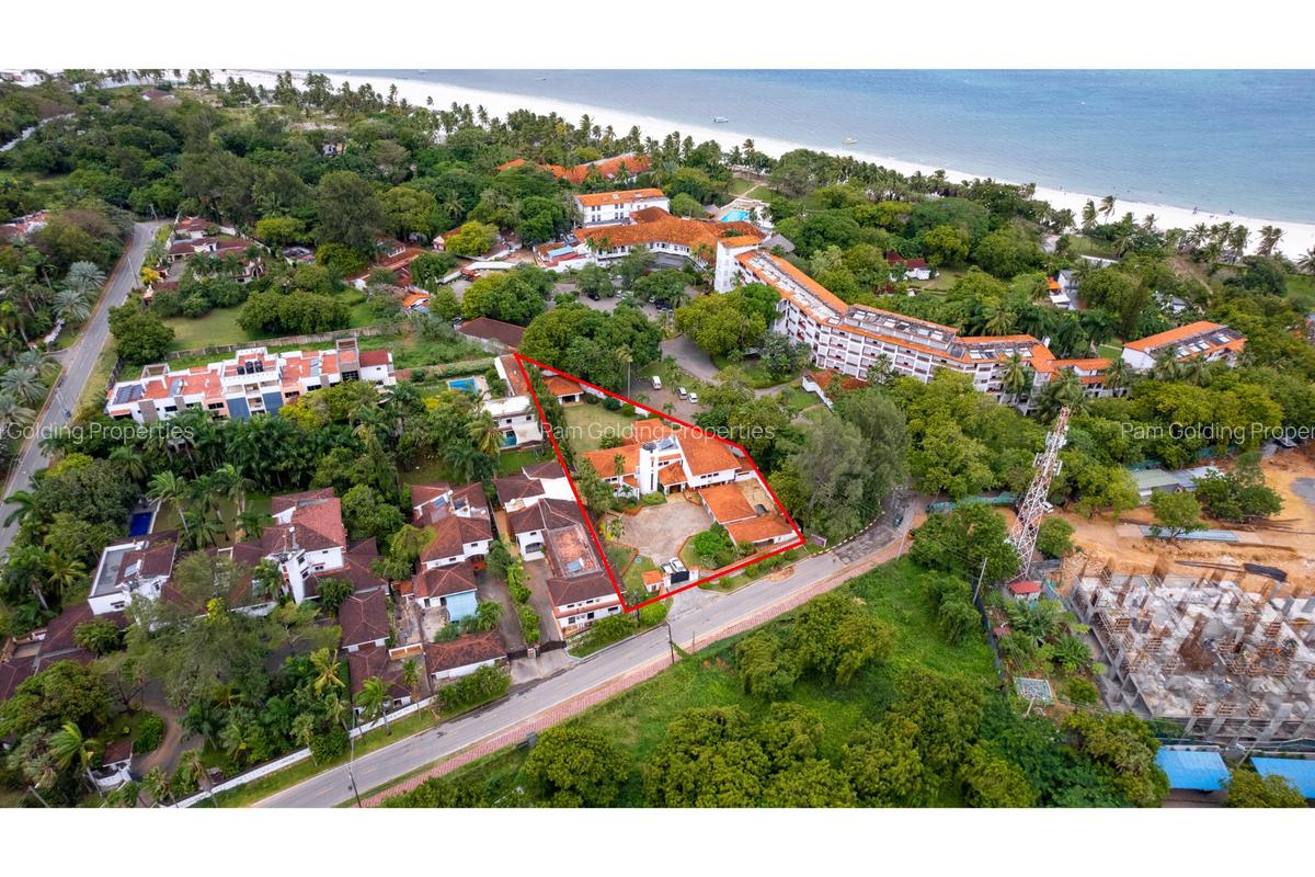 5 Bed House with En Suite in Nyali Area - 2