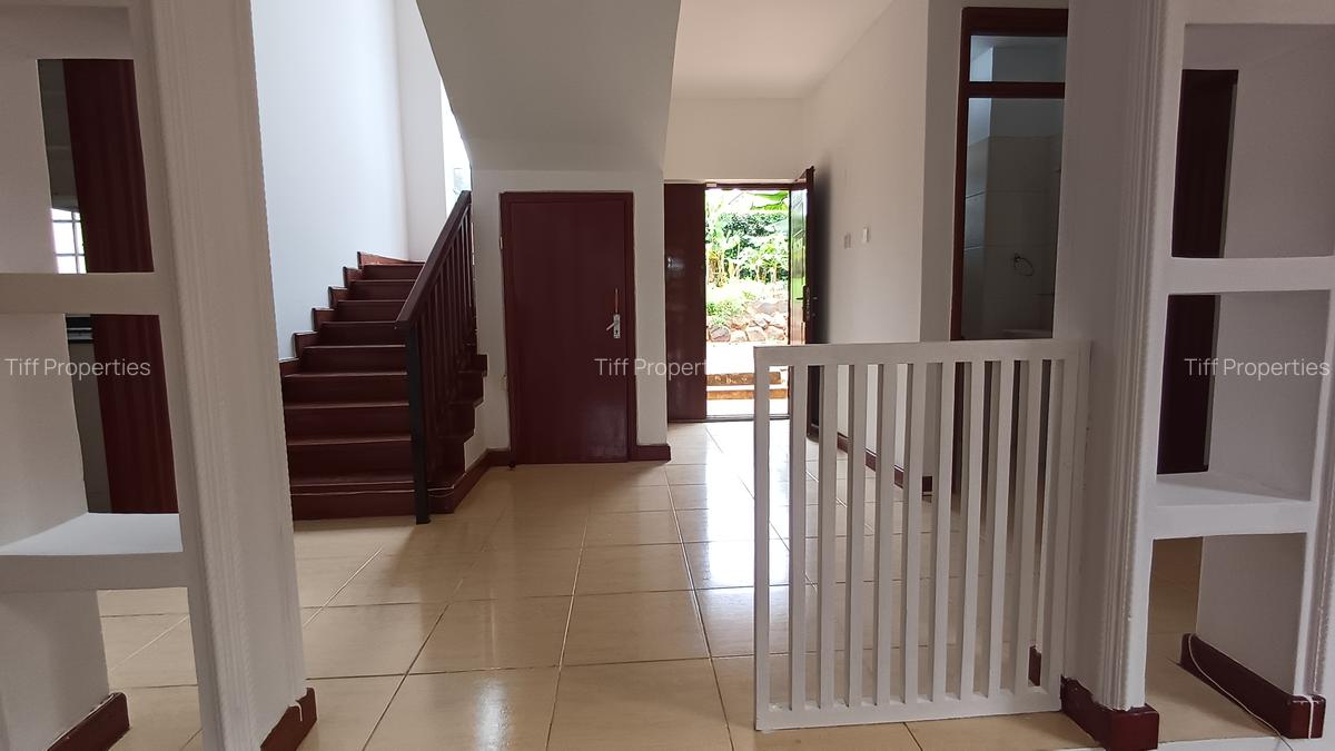 4 Bed Townhouse in Rosslyn - 3