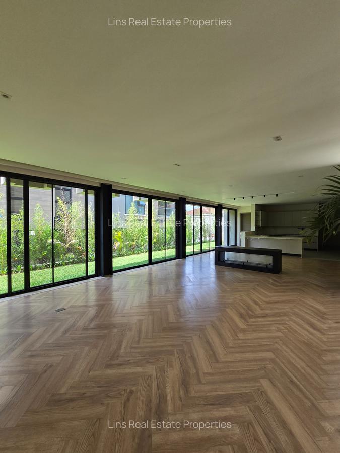 5 Bed Townhouse with En Suite in Brookside - 6