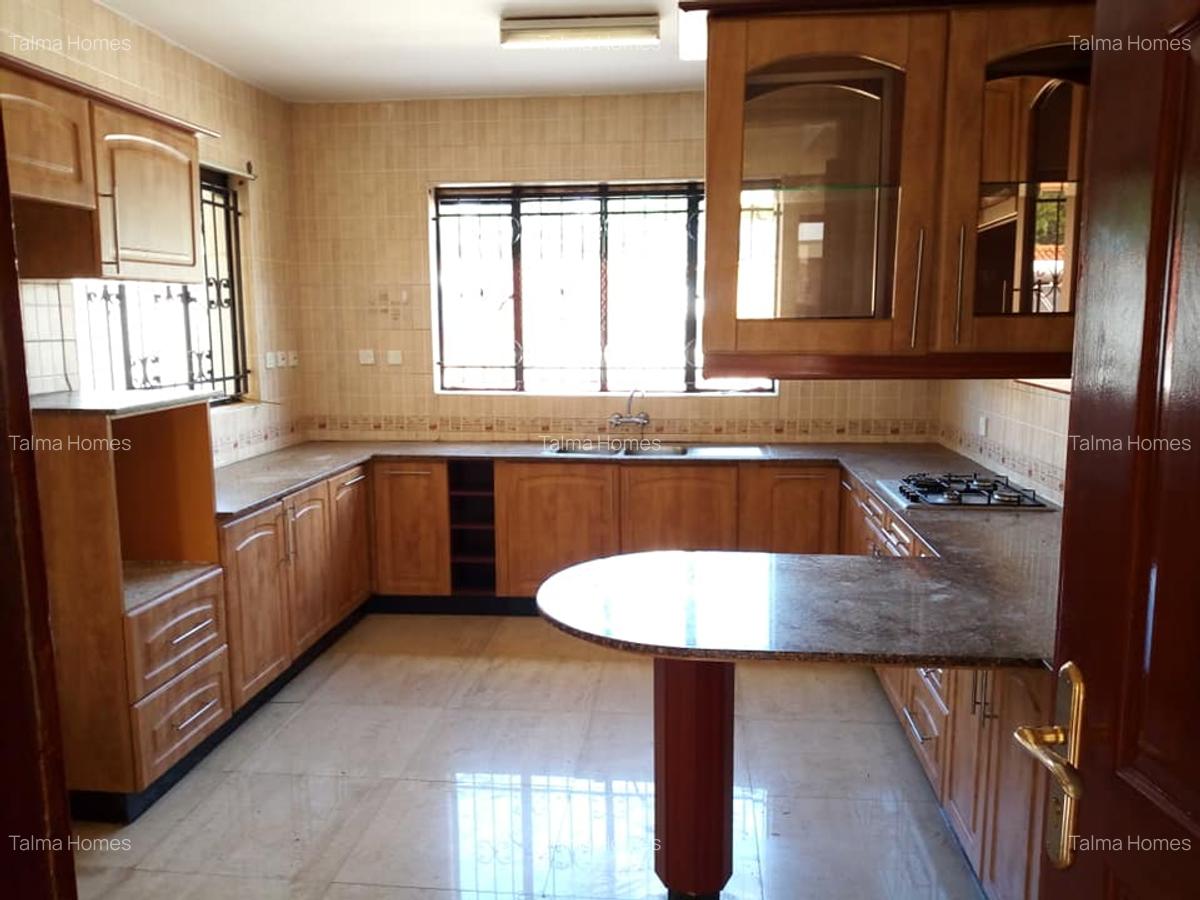 4 Bed Townhouse with En Suite at Westlands - 2