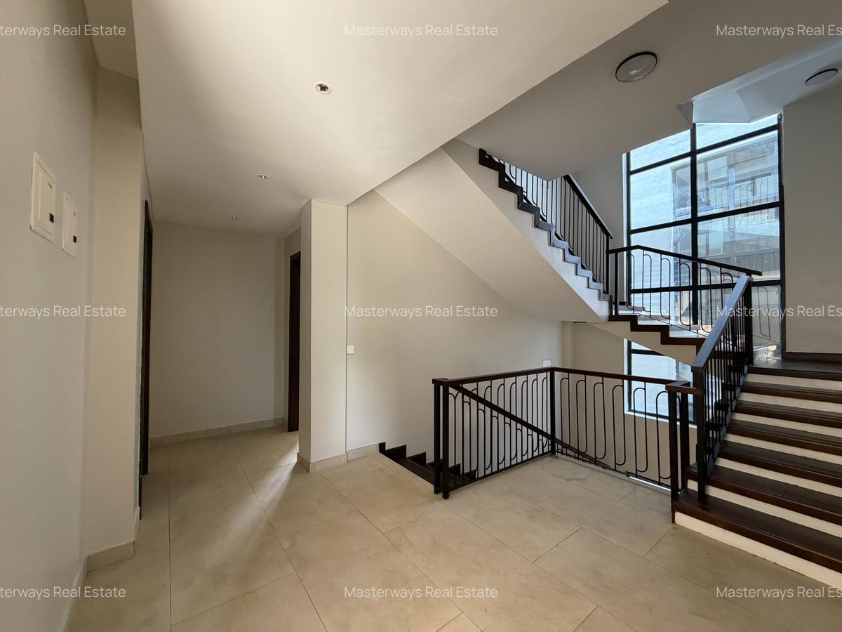 5 Bed Villa with En Suite in Lavington - 8