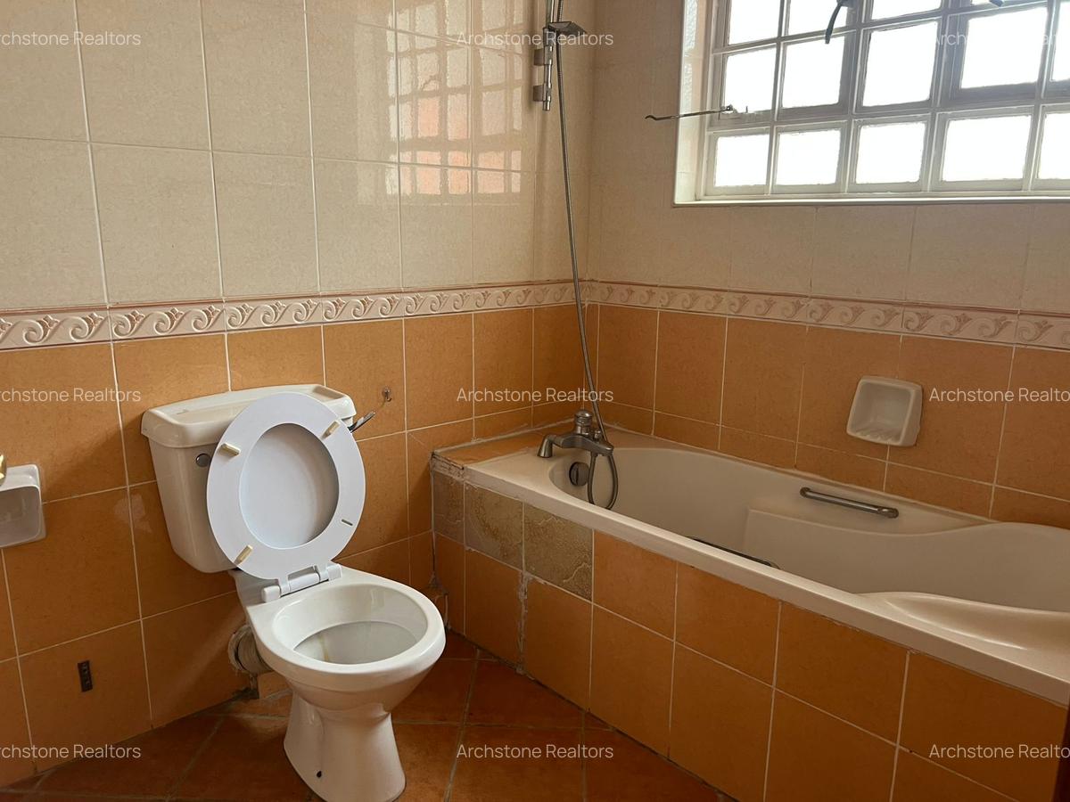 6 Bed House with En Suite in Runda - 10