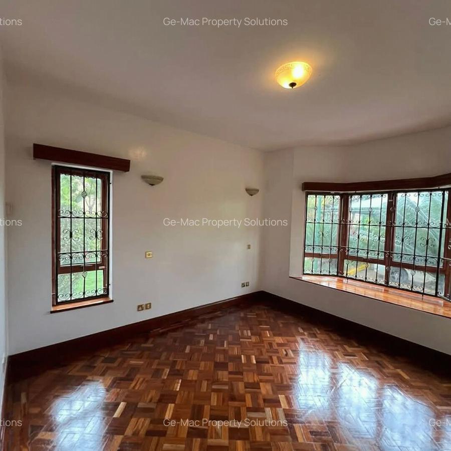 5 Bed House with En Suite in Runda - 16