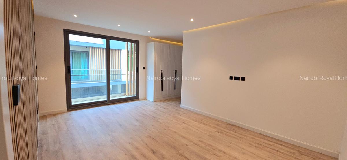 6 Bed Townhouse with En Suite at Lavington Green - 11