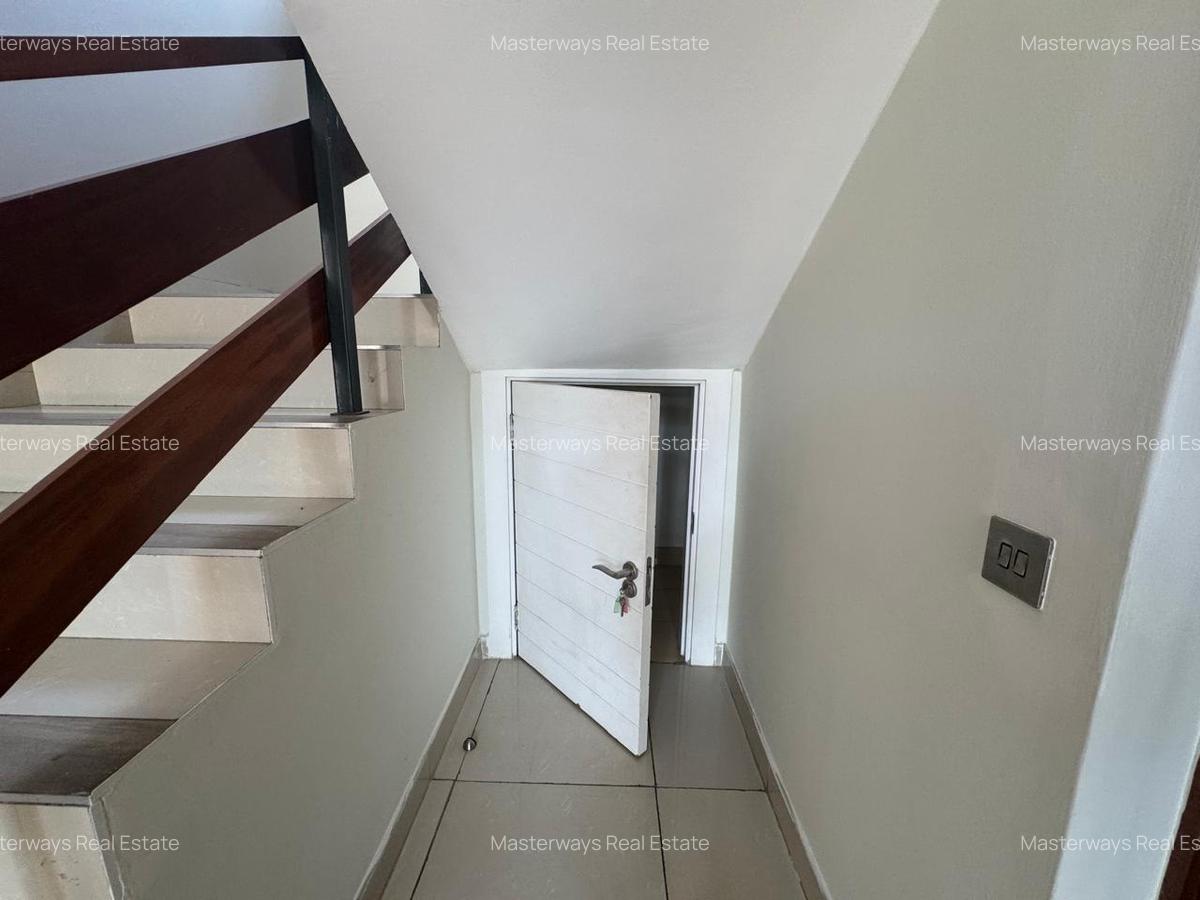 3 Bed Apartment with En Suite in Westlands Area - 11