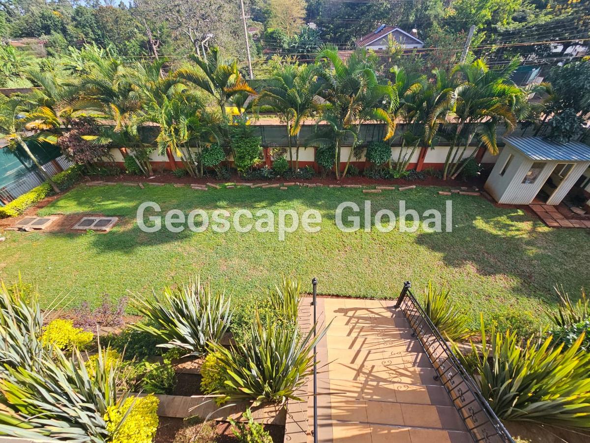 5 Bed House with En Suite in Runda - 2