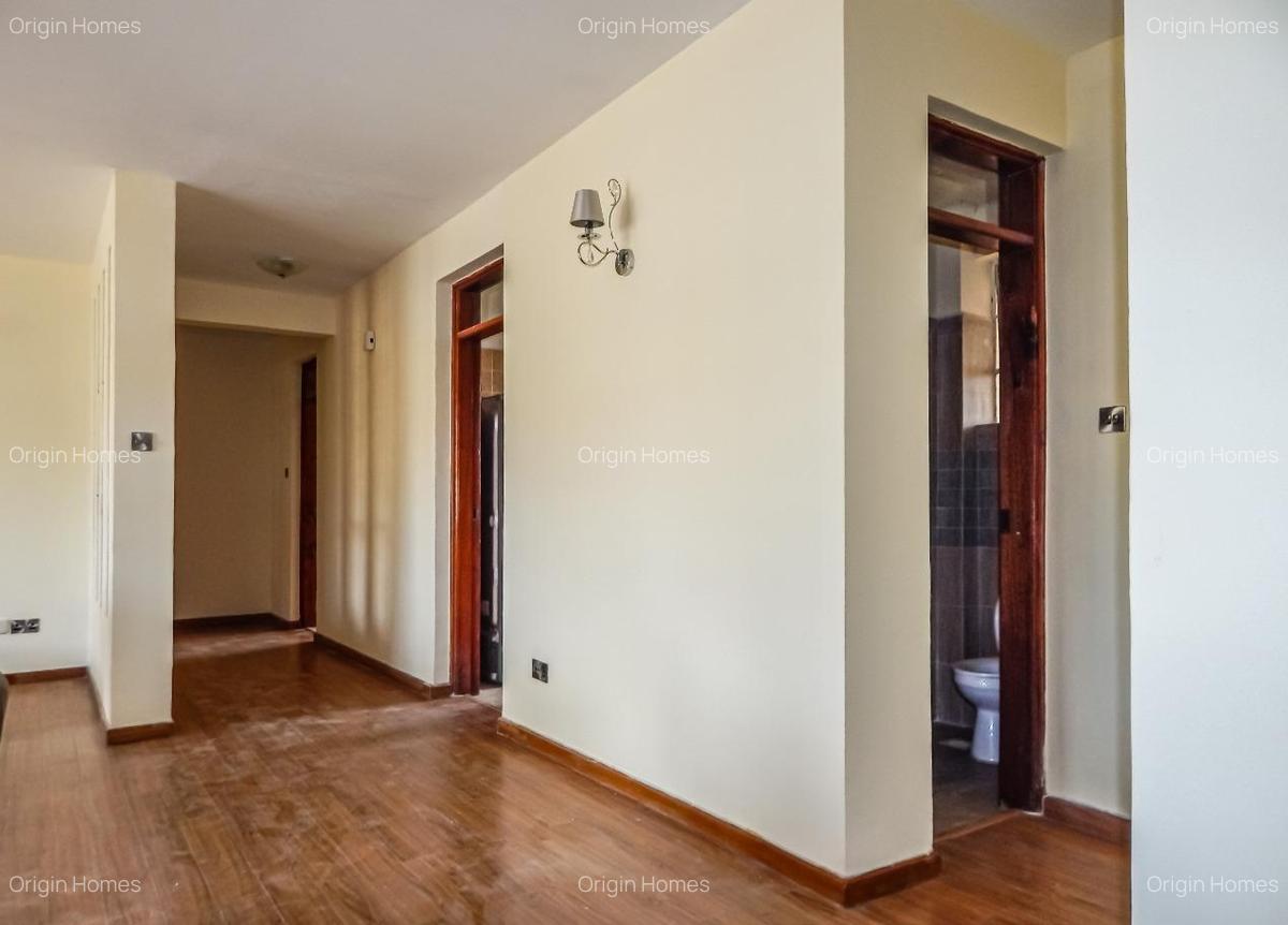 3 Bed Apartment with En Suite at Riverside Drive - 18