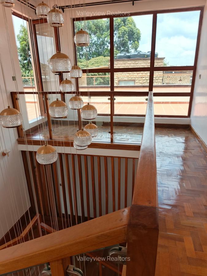 6 Bed Townhouse with En Suite at Lavington - 14