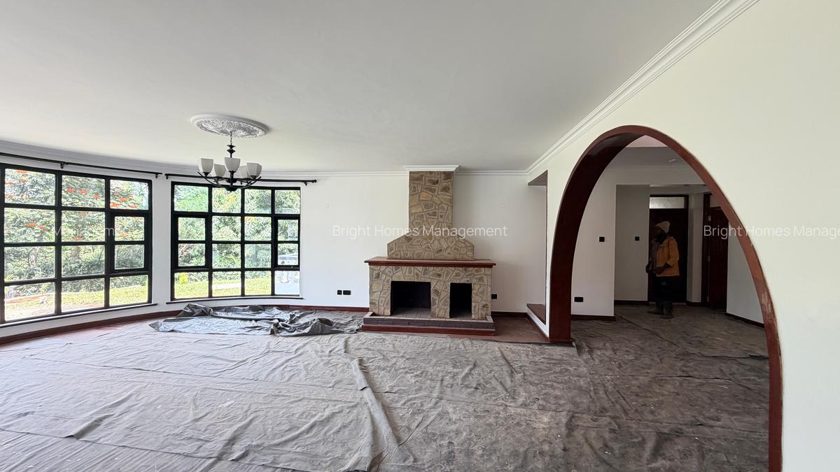 5 Bed Villa with En Suite in Windsor - 5