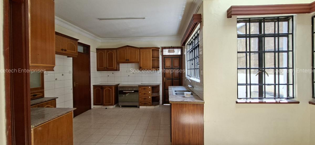 4 Bed Townhouse with En Suite in Kileleshwa - 14