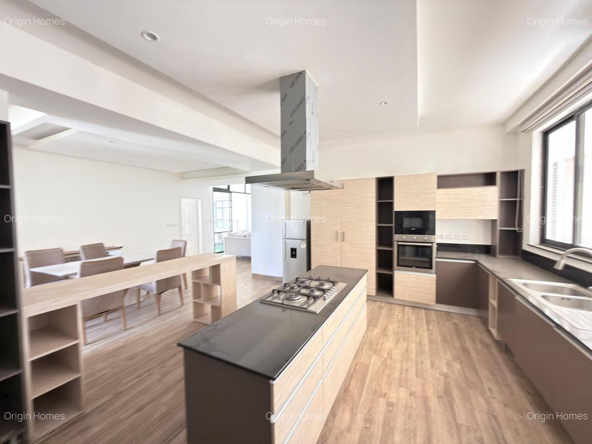 4 Bed Apartment with En Suite at Riverside Drive - 8