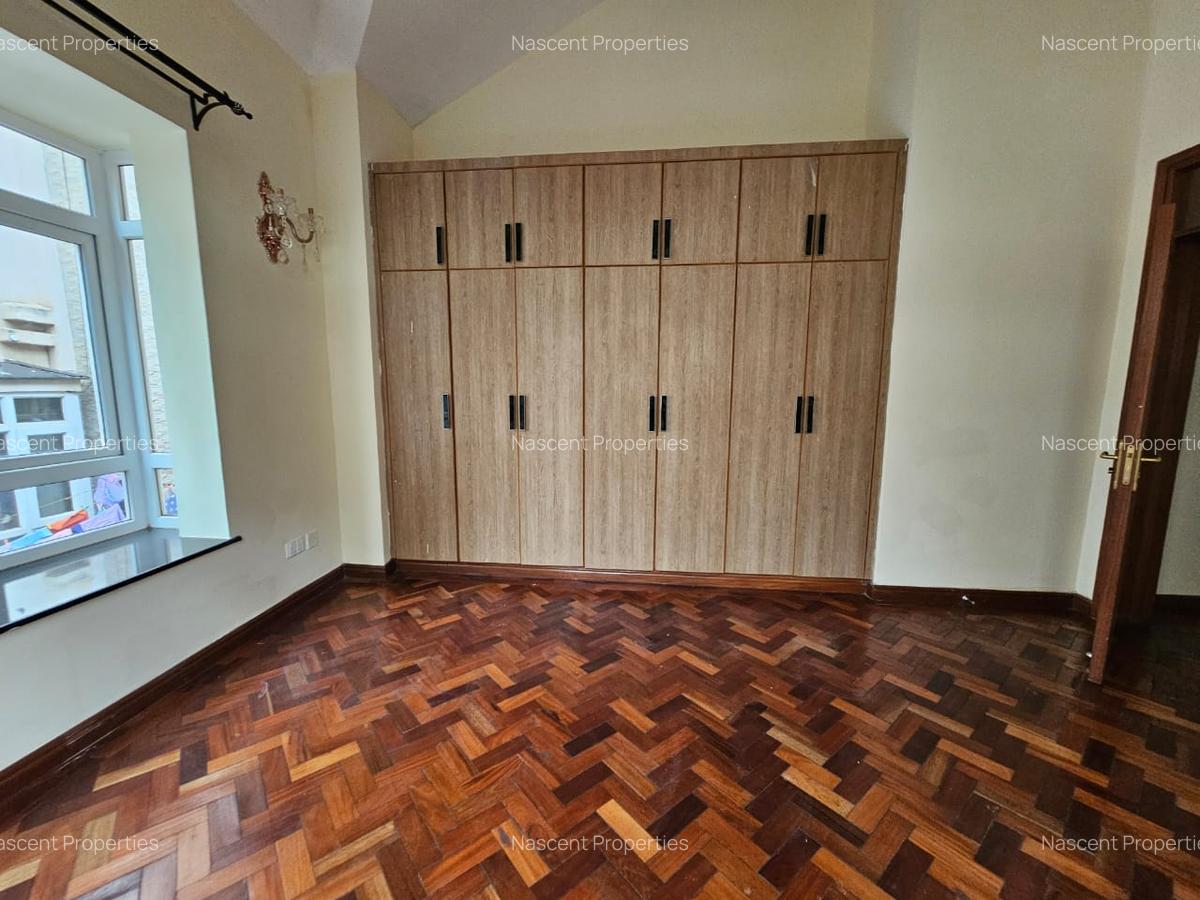 5 Bed Townhouse with En Suite in Lavington - 18