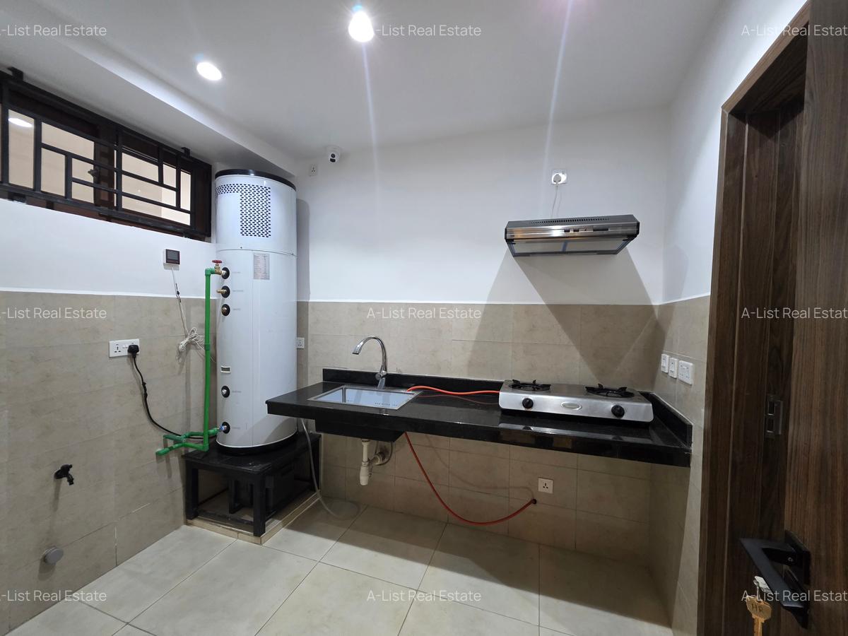 Serviced 4 Bed Apartment with En Suite at 2Nd Parklands - 12