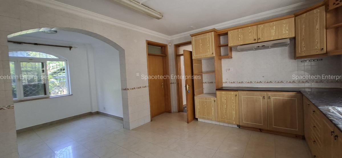 5 Bed House with En Suite in Runda - 9