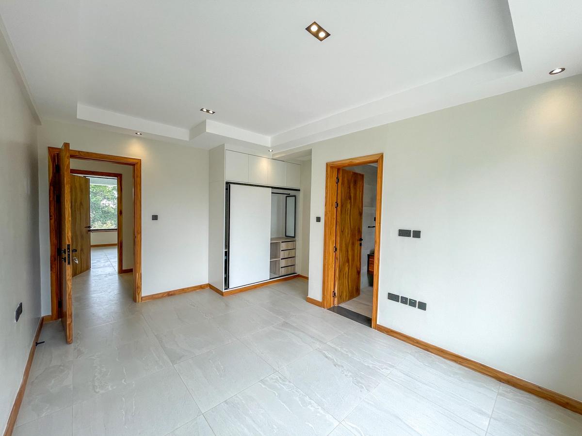 4 Bed Apartment with En Suite in Spring Valley - 9