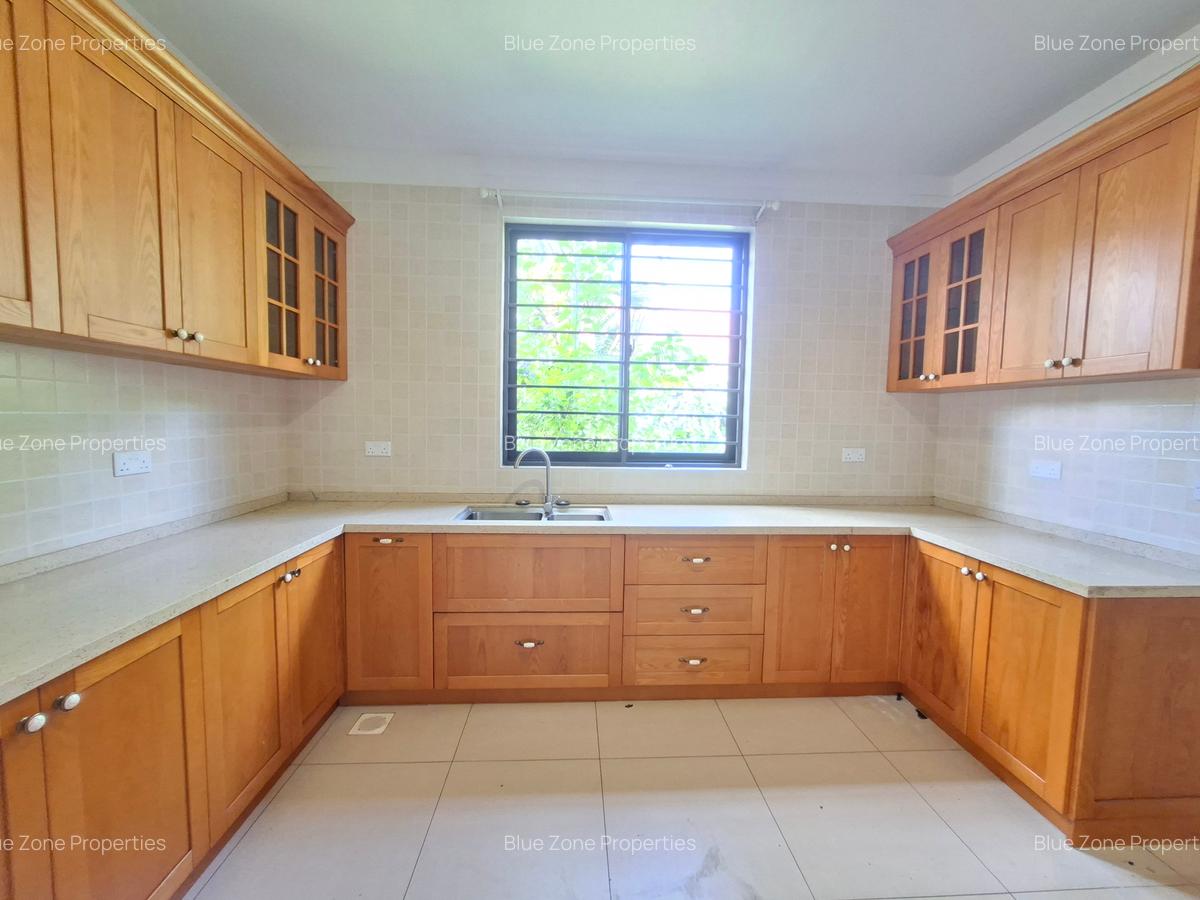 4 Bed Townhouse with En Suite at Off Glory Rd - 11