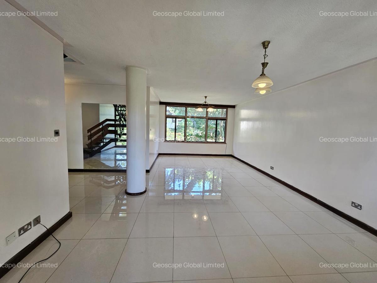 4 Bed Apartment with En Suite in Riverside - 3