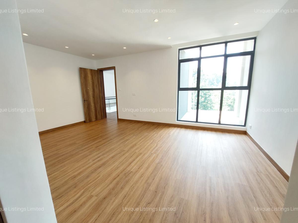 6 Bed House with En Suite in Nyari - 18