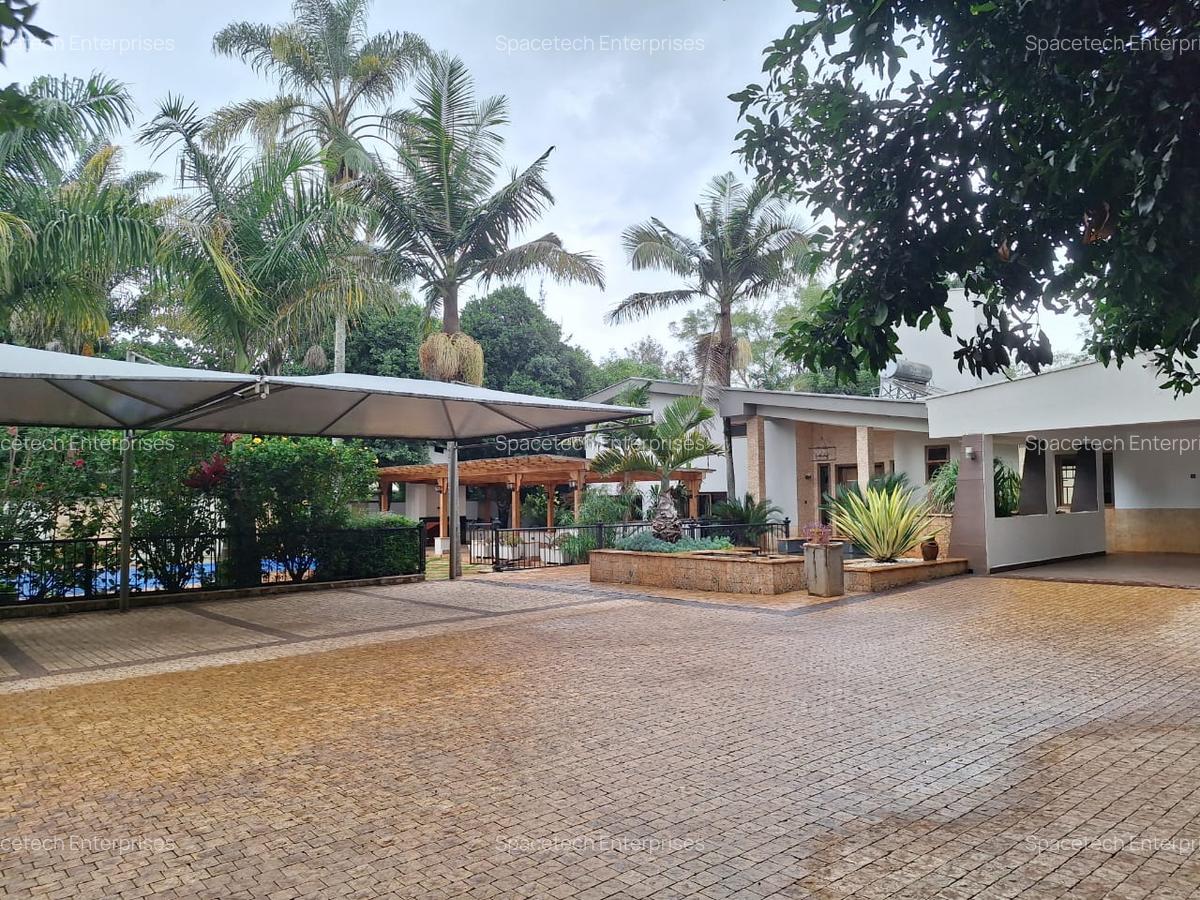 6 Bed House with En Suite in Kyuna - 2