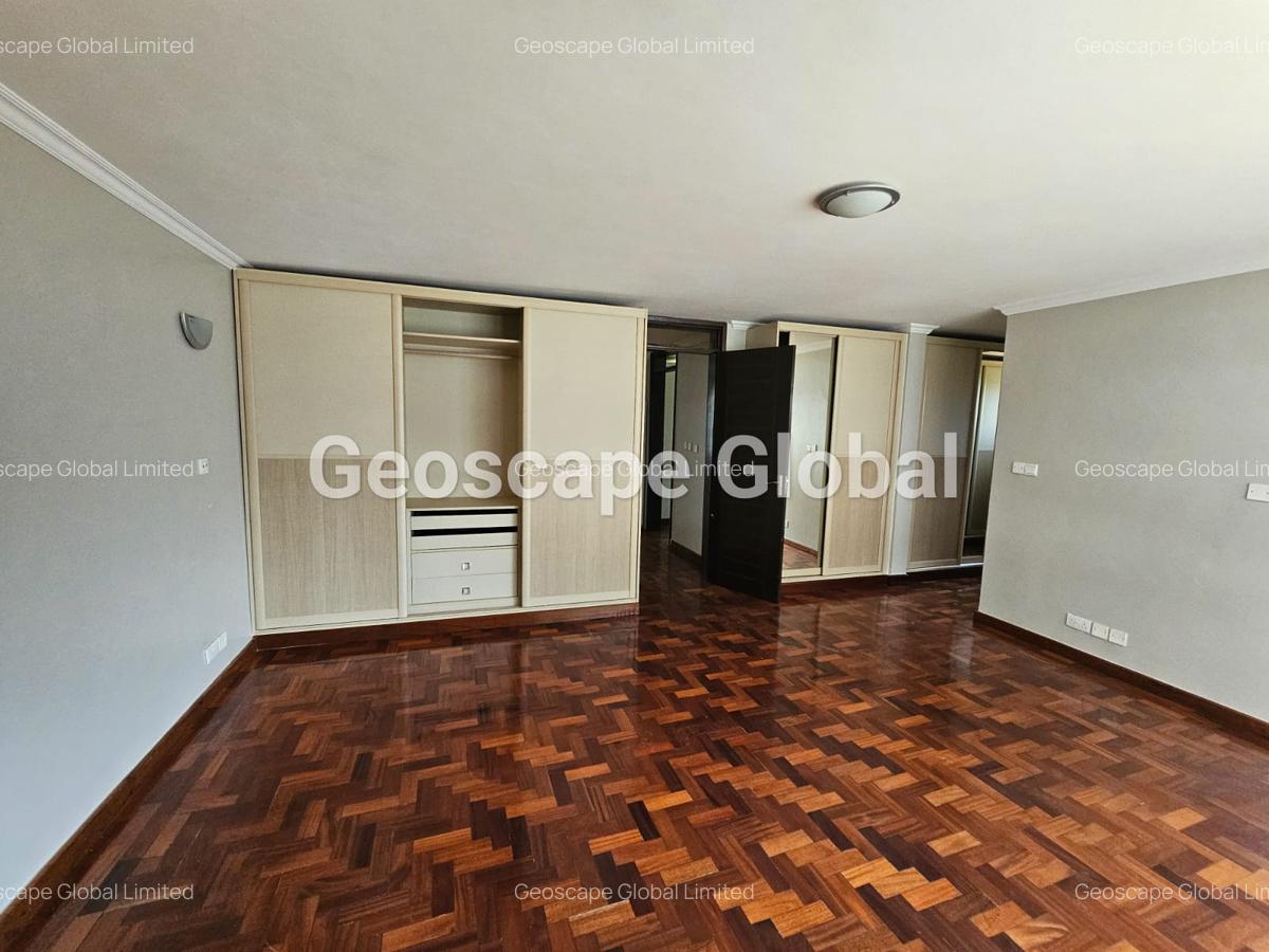 3 Bed Apartment with En Suite in Riverside - 5