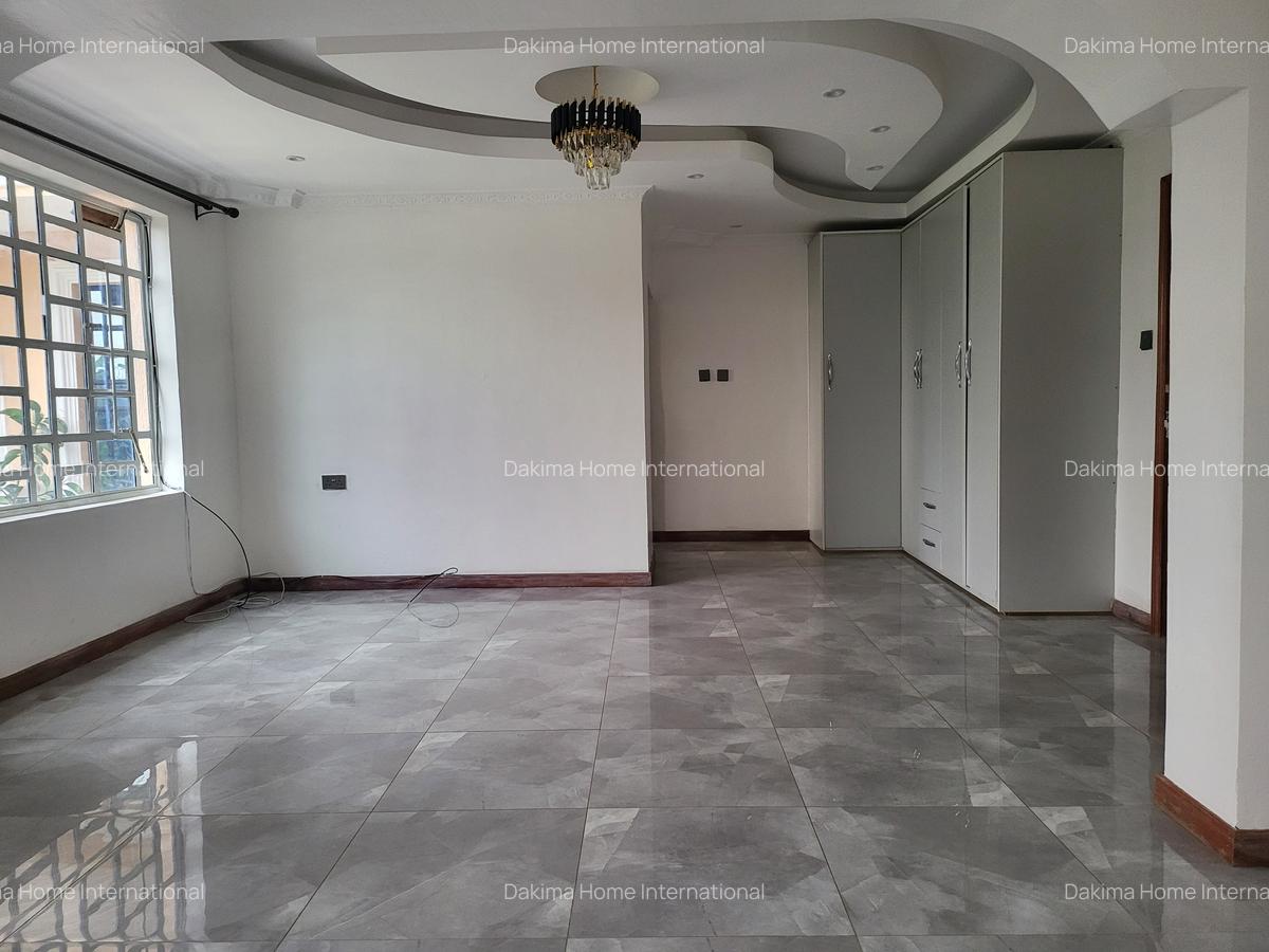 5 Bed House with En Suite in Runda - 7