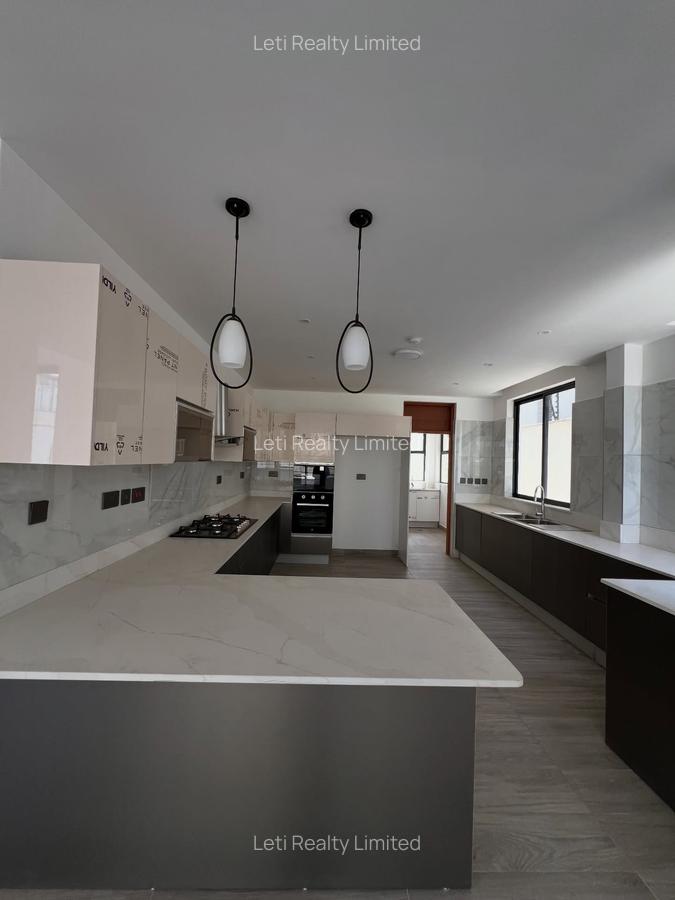 5 Bed Townhouse with En Suite in Lavington - 4