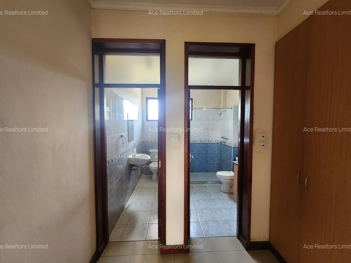 3 Bed Apartment with En Suite at Parklands Road - 8