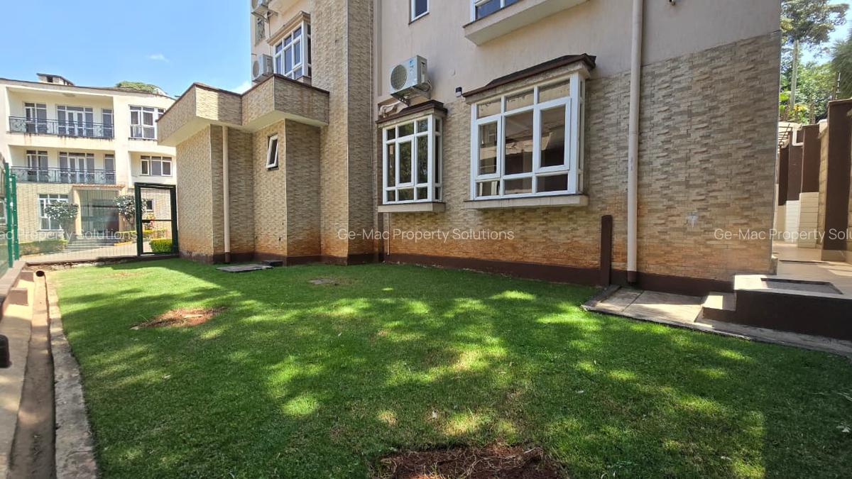 5 Bed House with En Suite in Lavington - 2