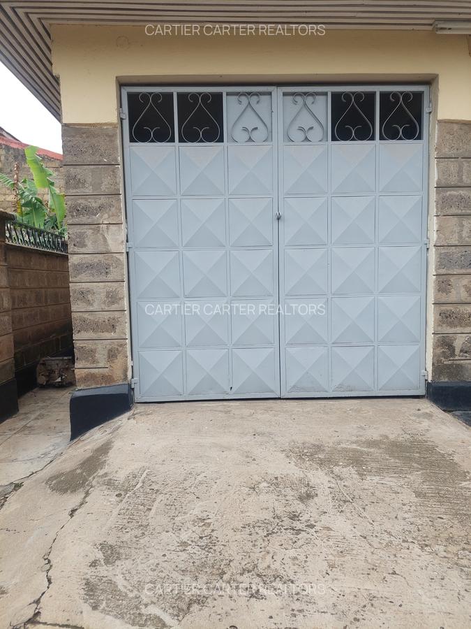 5 Bed House with En Suite in Donholm - 5