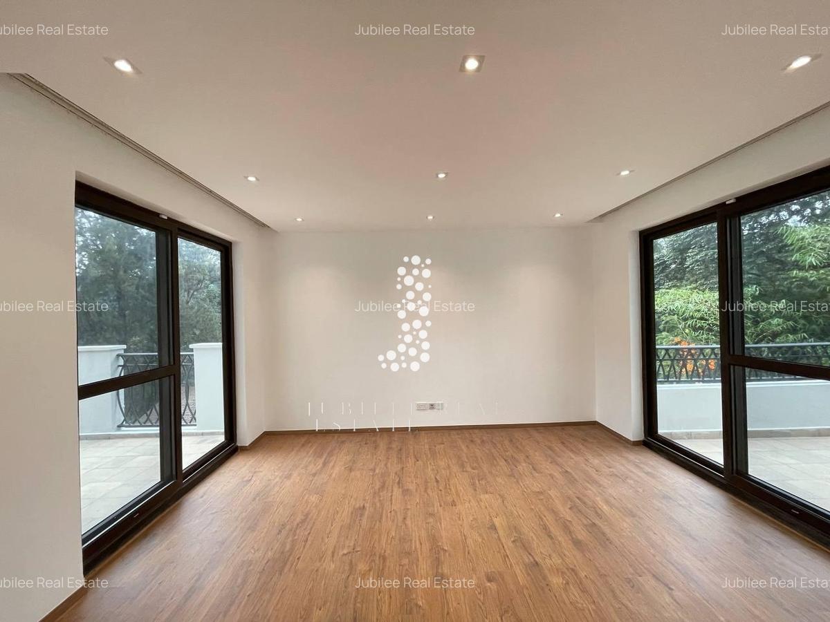 4 Bed Townhouse with En Suite in Westlands Area - 11