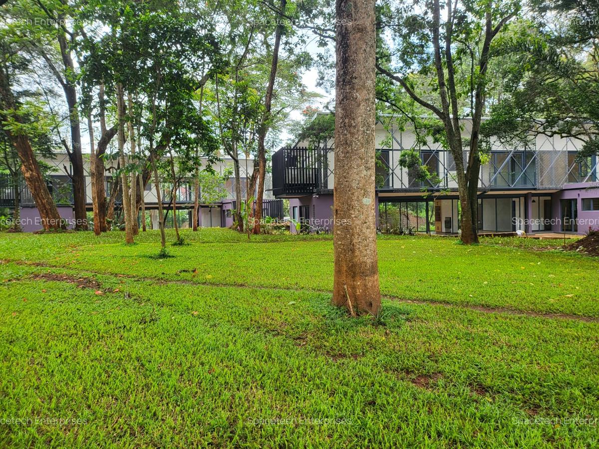 4 Bed Townhouse with En Suite in Lake View - 19