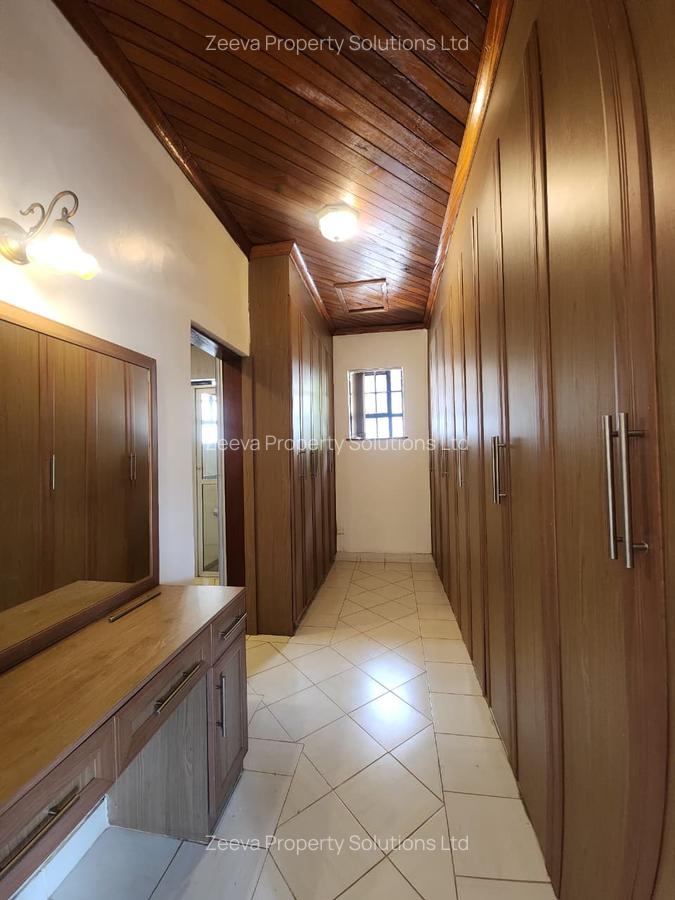 5 Bed House with En Suite in Lavington - 13