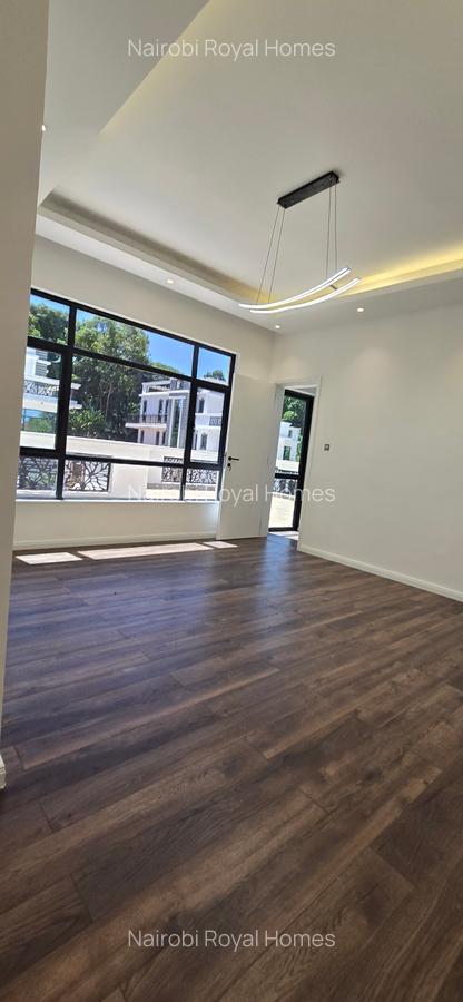 5 Bed Townhouse with En Suite at Lavington Green - 12